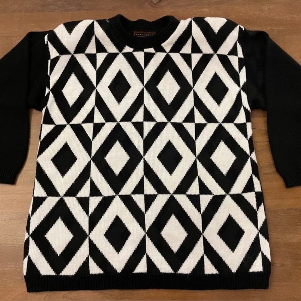 Vintage YarnWorks Geometric Sweater Size Medium B&W Harlequin Diamond Pattern
